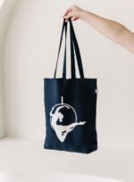 Krepšys su oro akrobate ant lanko